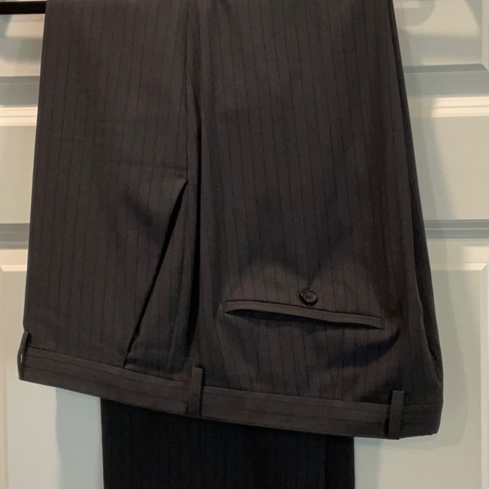Hugo Boss suit 42S. 36/32 pants - Picture 9 of 11